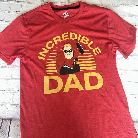 THE INCREDIBLES Men's Red Incredible Dad Standard Fit 100% Cotton T-Shirt Small - Picture 2 of 4